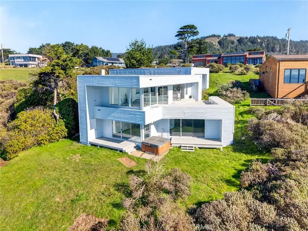 $1,580,000 | 14800 Navarro Way, Manchester, CA 95459