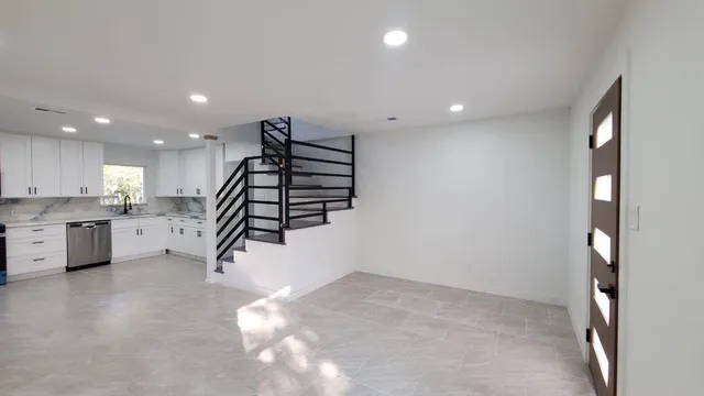 $314,900 | 2410 Bayshore Drive, Dickinson, TX 77539