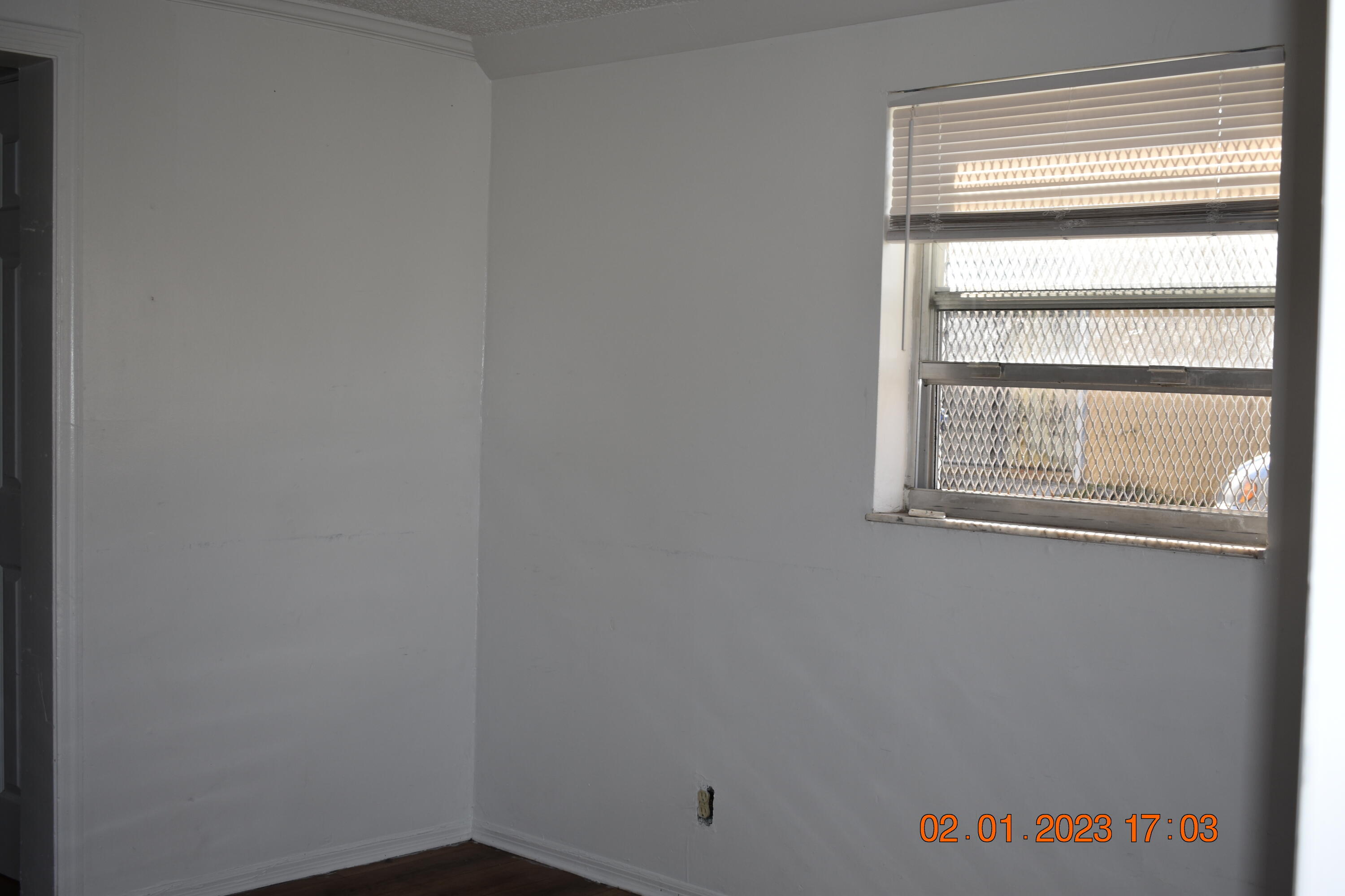 1305 West 25th Street Riviera Beach, FL 33404 - Photo 2 of 10 a small space with a window