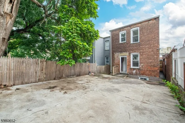 $2,400 | 171 Sherman Avenue, Unit 1, Newark, NJ 07114