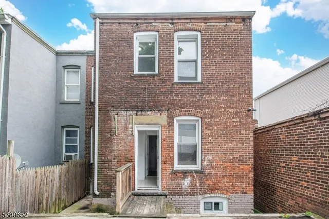 $2,400 | 171 Sherman Avenue, Unit 1, Newark, NJ 07114