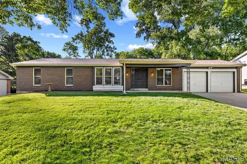 $399,900 | 13241 Delft Drive, St. Louis, MO 63146