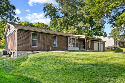$399,900 | 13241 Delft Drive, St. Louis, MO 63146