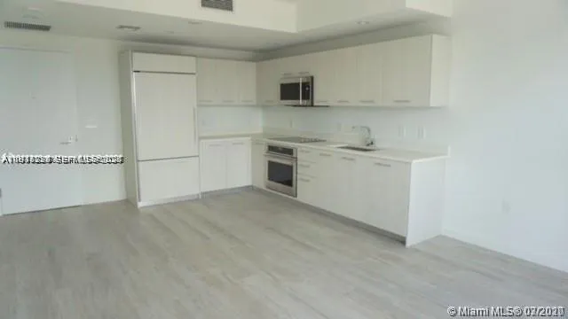 $3,300 | 55 Southwest 9th Street, Unit 3307, Miami, FL 33130