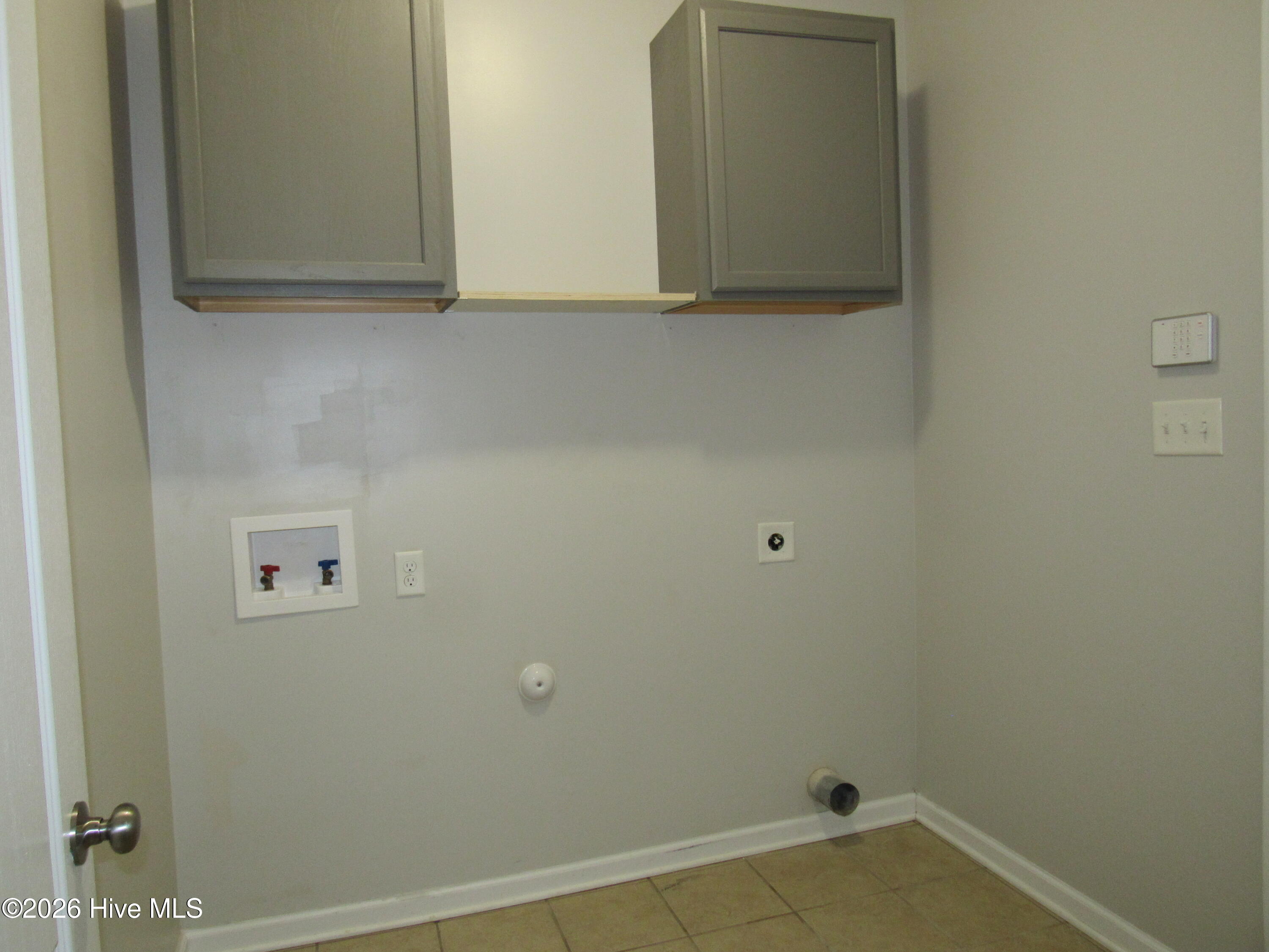 353 Merin Height Road Jacksonville, NC 28546 - Photo 14 of 27 Laundry room