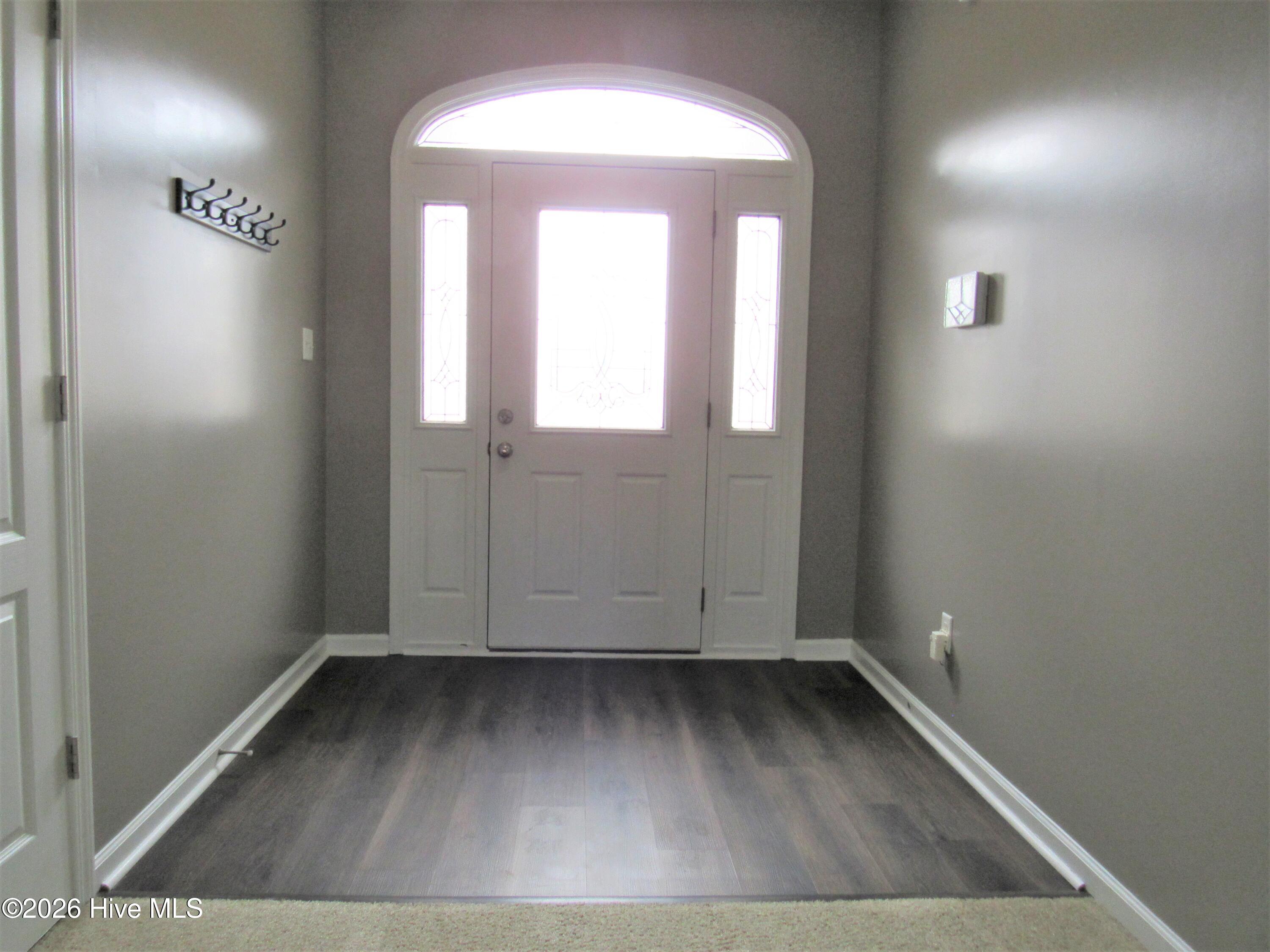 353 Merin Height Road Jacksonville, NC 28546 - Photo 4 of 27 Foyer