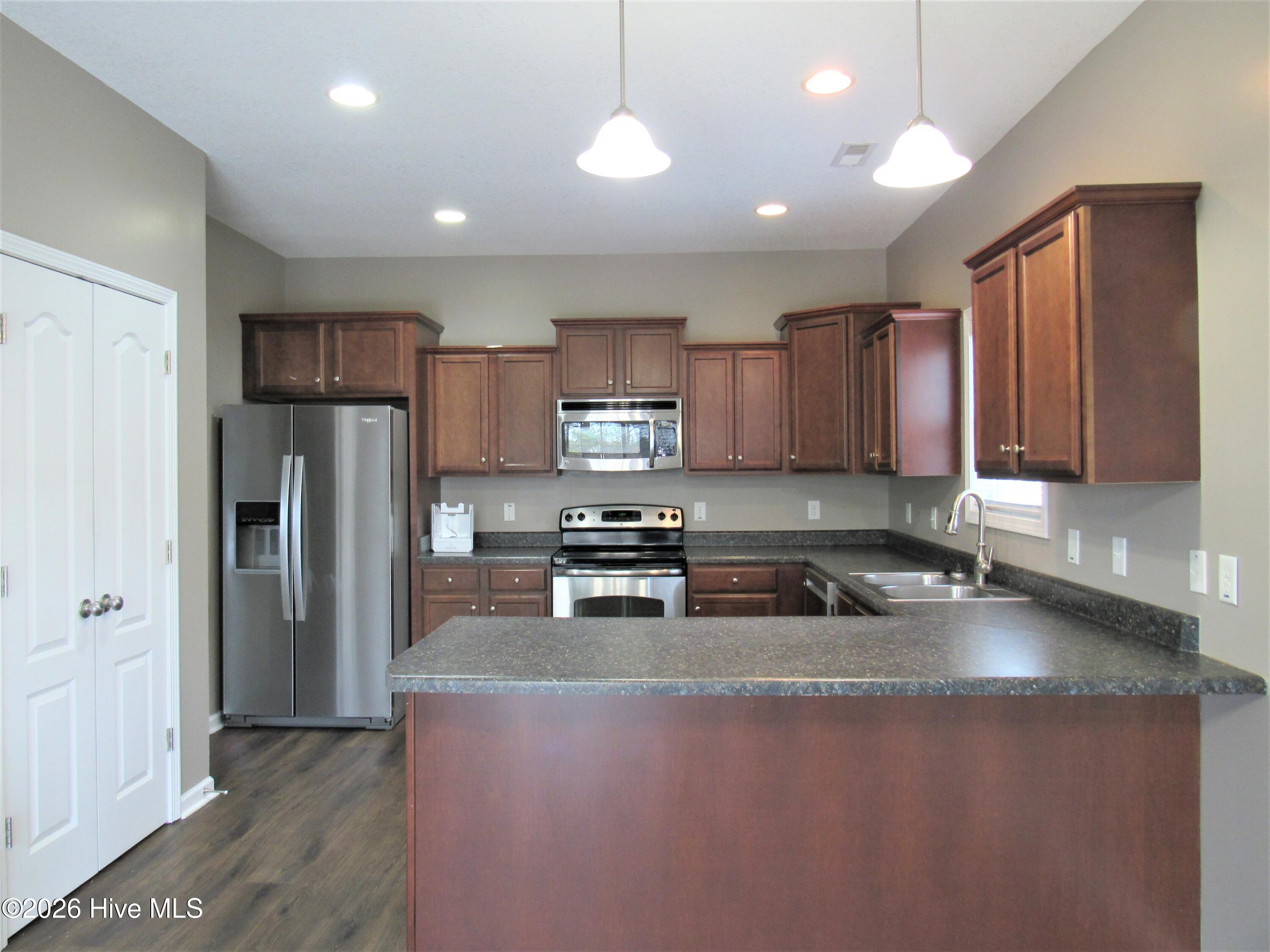 353 Merin Height Road Jacksonville, NC 28546 - Photo 10 of 27 Kitchen 3