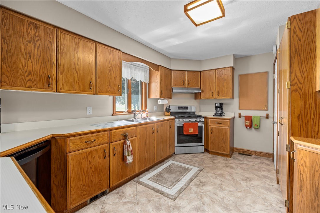 7305 Darrow Road Huron, OH 44839 - Photo 11 of 44