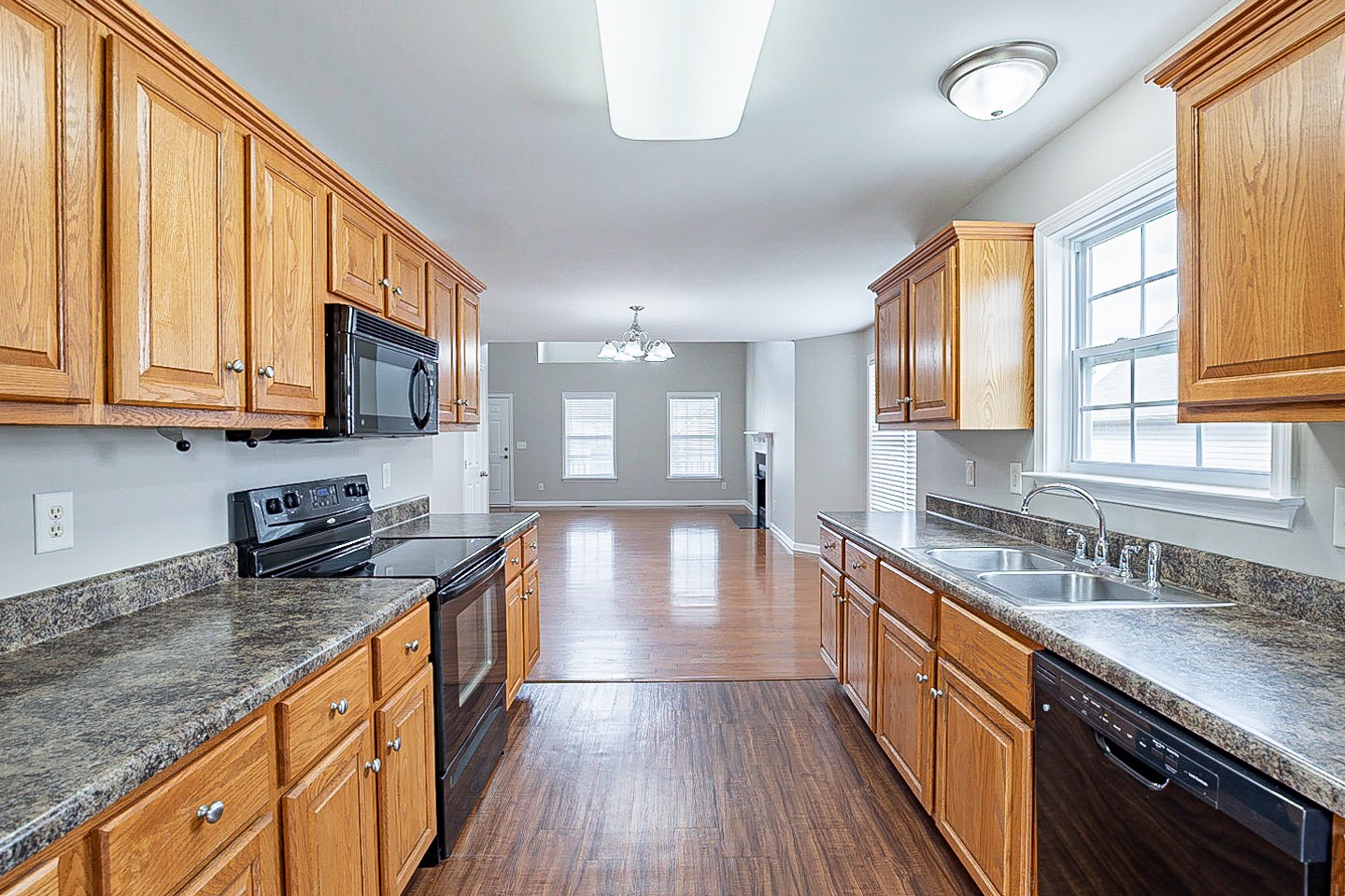 2015 Patrick Way Spring Hill, TN 37174 - Photo 8 of 24 Gallery Image 8