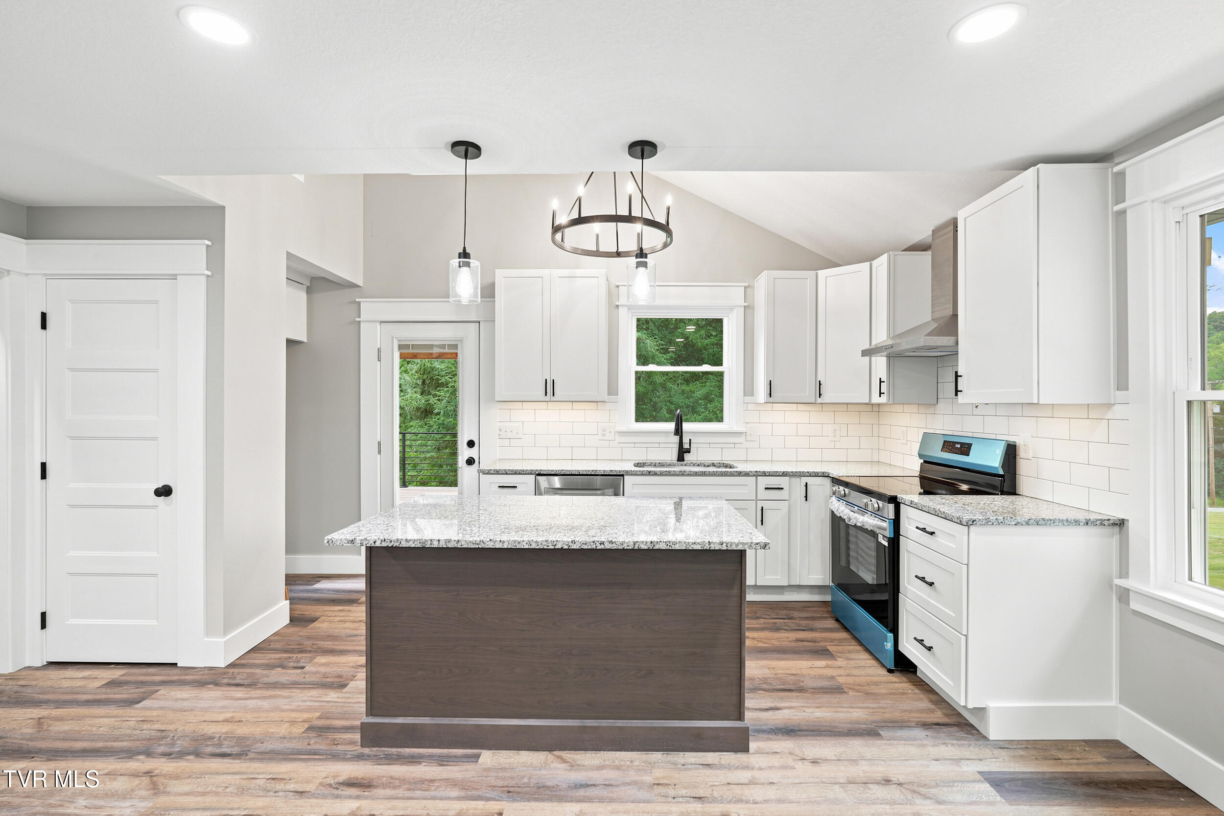 707 Cooks Valley Road Kingsport, TN 37664 - Photo 10 of 35 Kitchen