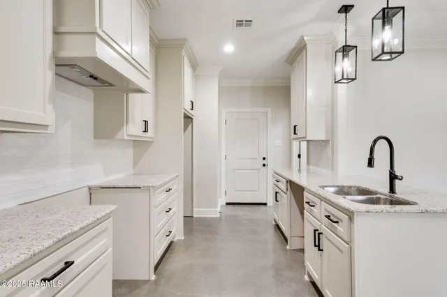 $235,000 | 1711 East B N Street, Rayne, LA 70578