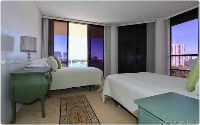 $525,000 | 20191 East Country Club Drive, Unit 1001, Aventura, FL 33180