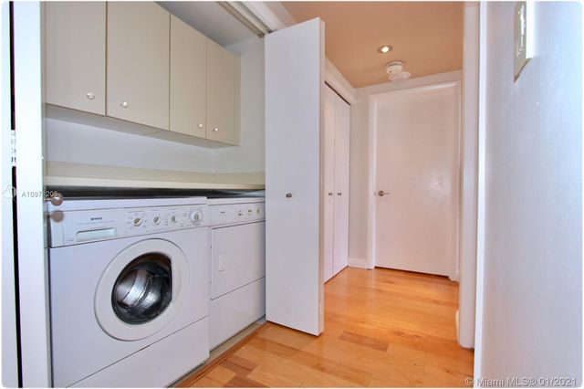 $525,000 | 20191 East Country Club Drive, Unit 1001, Aventura, FL 33180