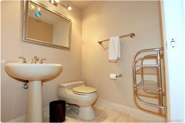 $525,000 | 20191 East Country Club Drive, Unit 1001, Aventura, FL 33180