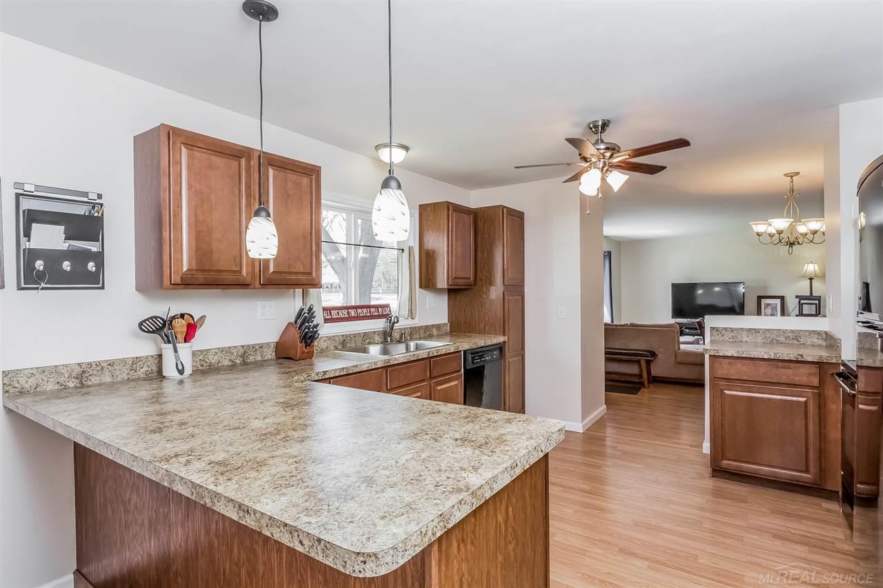 3173 Avon Manor Road Rochester Hills, MI 48307 - Photo 6 of 21
