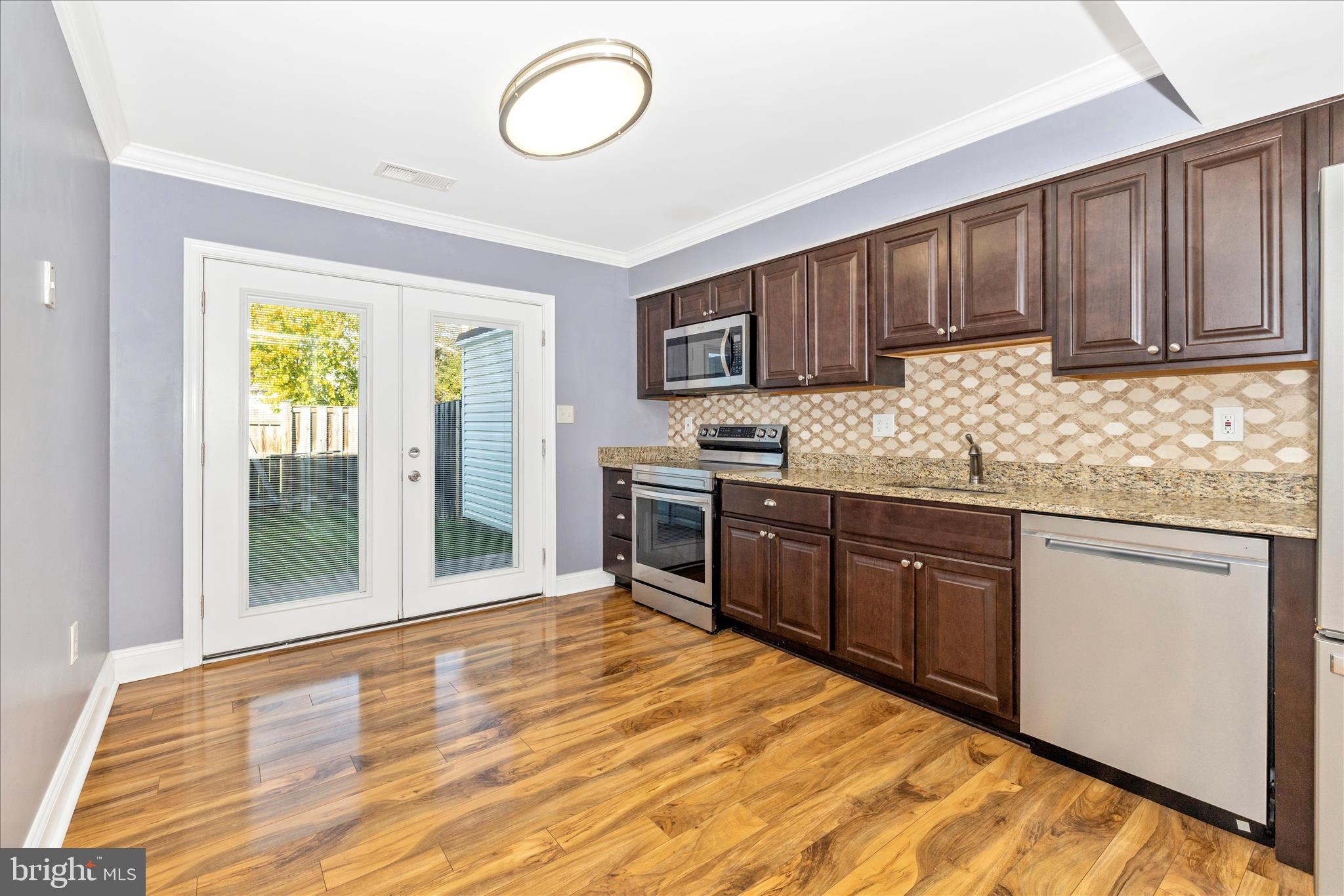 557 Lancaster Place, Unit 557 Frederick, MD 21703 - Photo 7 of 26 Kitchen & Dining