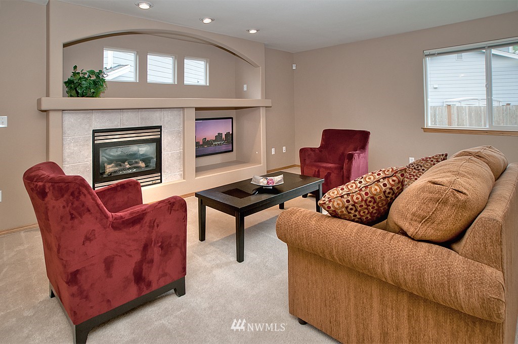 1020 186th Street Southeast Bothell, WA 98012 - Photo 3 of 15 Gallery Image 3
