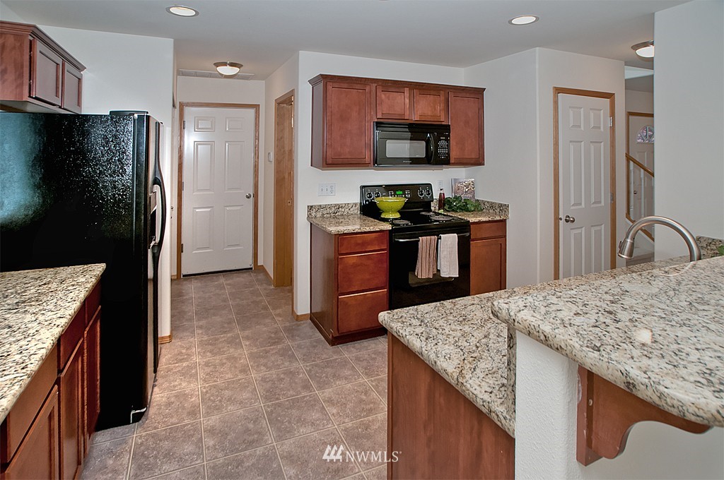 1020 186th Street Southeast Bothell, WA 98012 - Photo 5 of 15 Gallery Image 5
