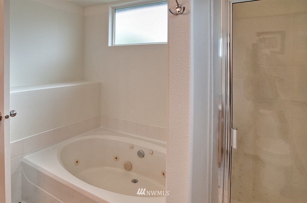 1020 186th Street Southeast Bothell, WA 98012 - Photo 9 of 15 Gallery Image 9