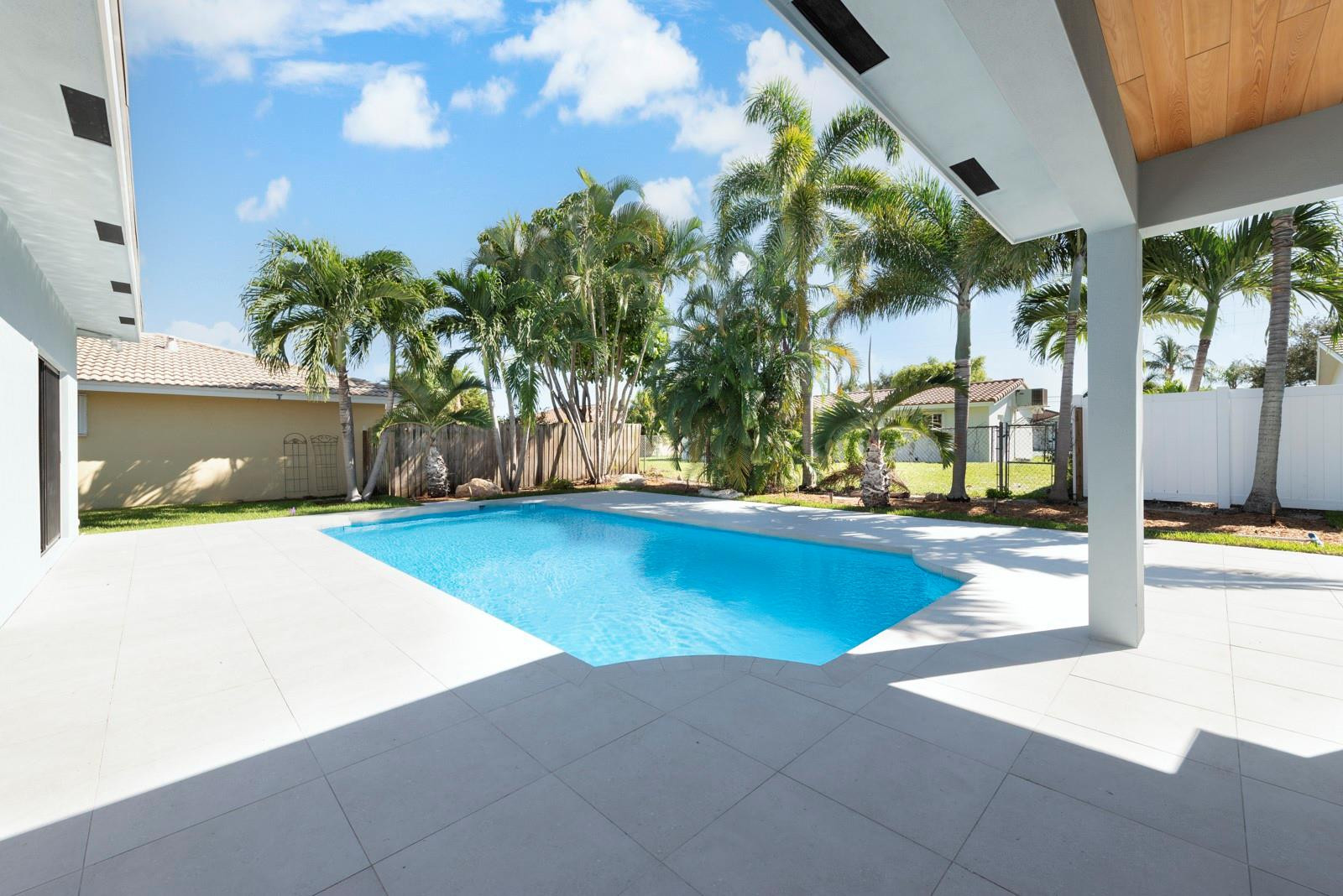 2440 Northeast 46th Street Lighthouse Point, FL 33064 - Photo 14 of 33 Photo 14