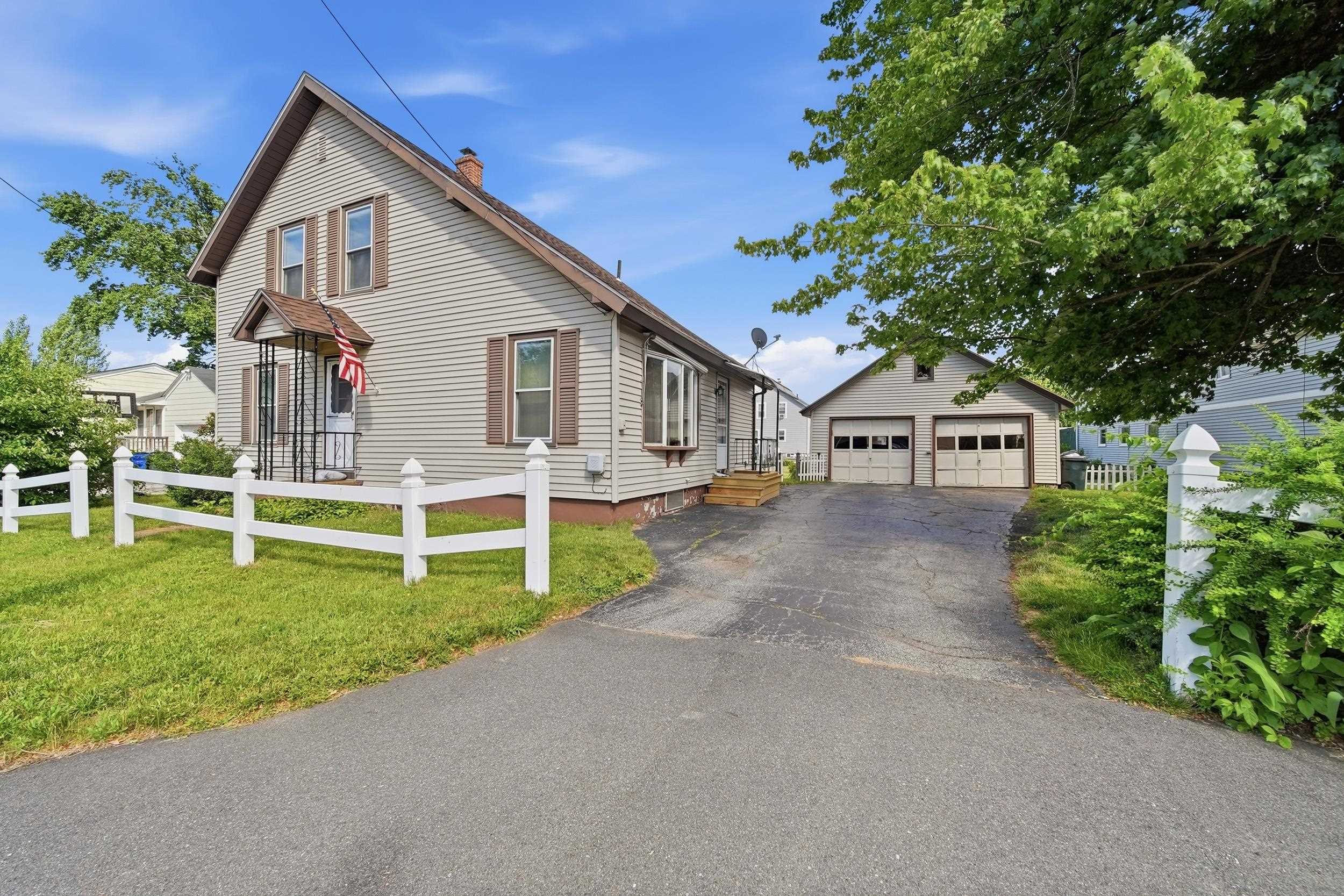 11 Pershing Street Manchester, NH 03102 - Photo 2 of 22
