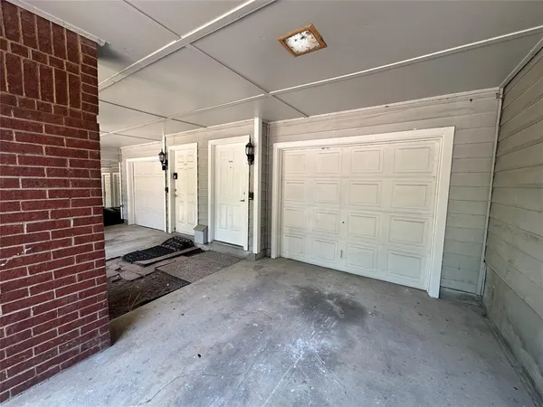 $1,200 | 9823 Summerwood Circle, Unit 1003, Dallas, TX 75243