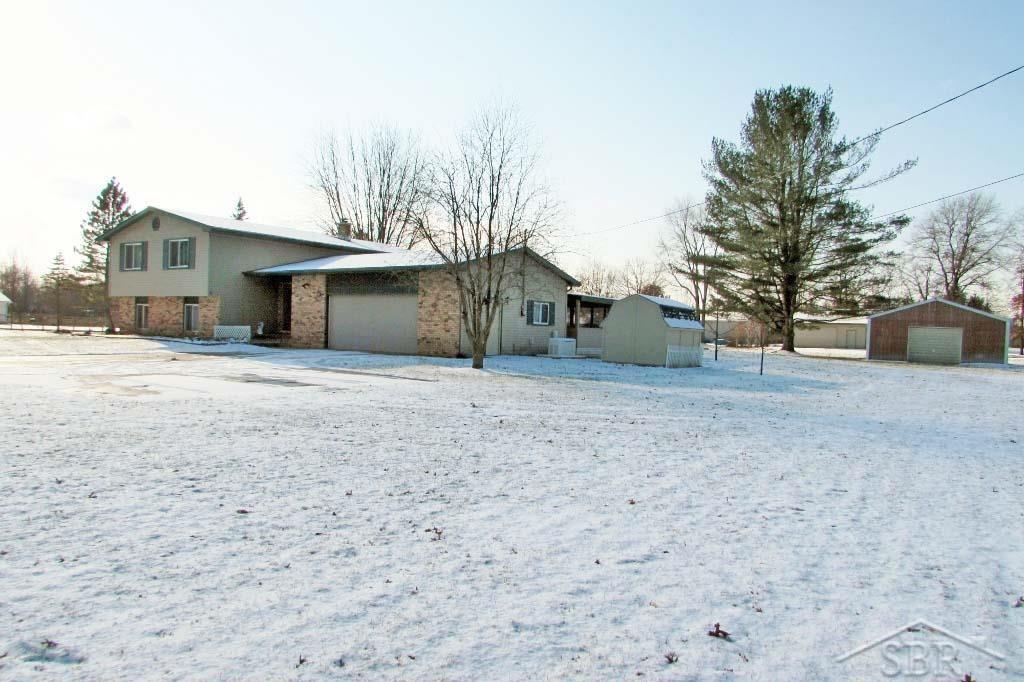 2743 North Stark Road Midland, MI 48642 - Photo 3 of 46 50062567-2.JPG