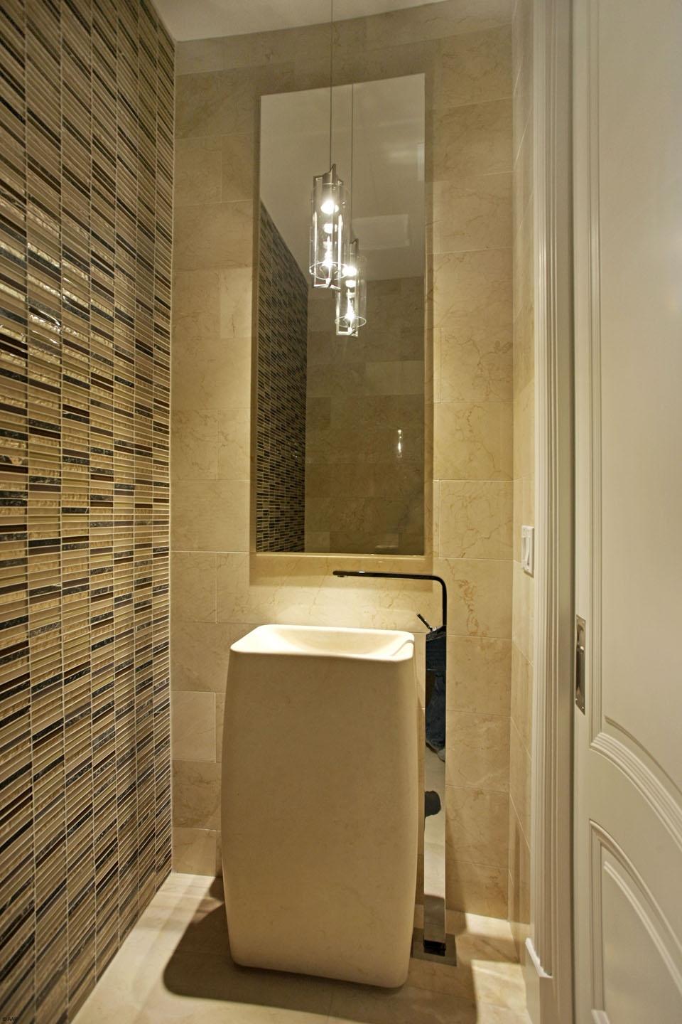 202 West Riverside Drive Jupiter, FL 33469 - Photo 12 of 39 Powder Room