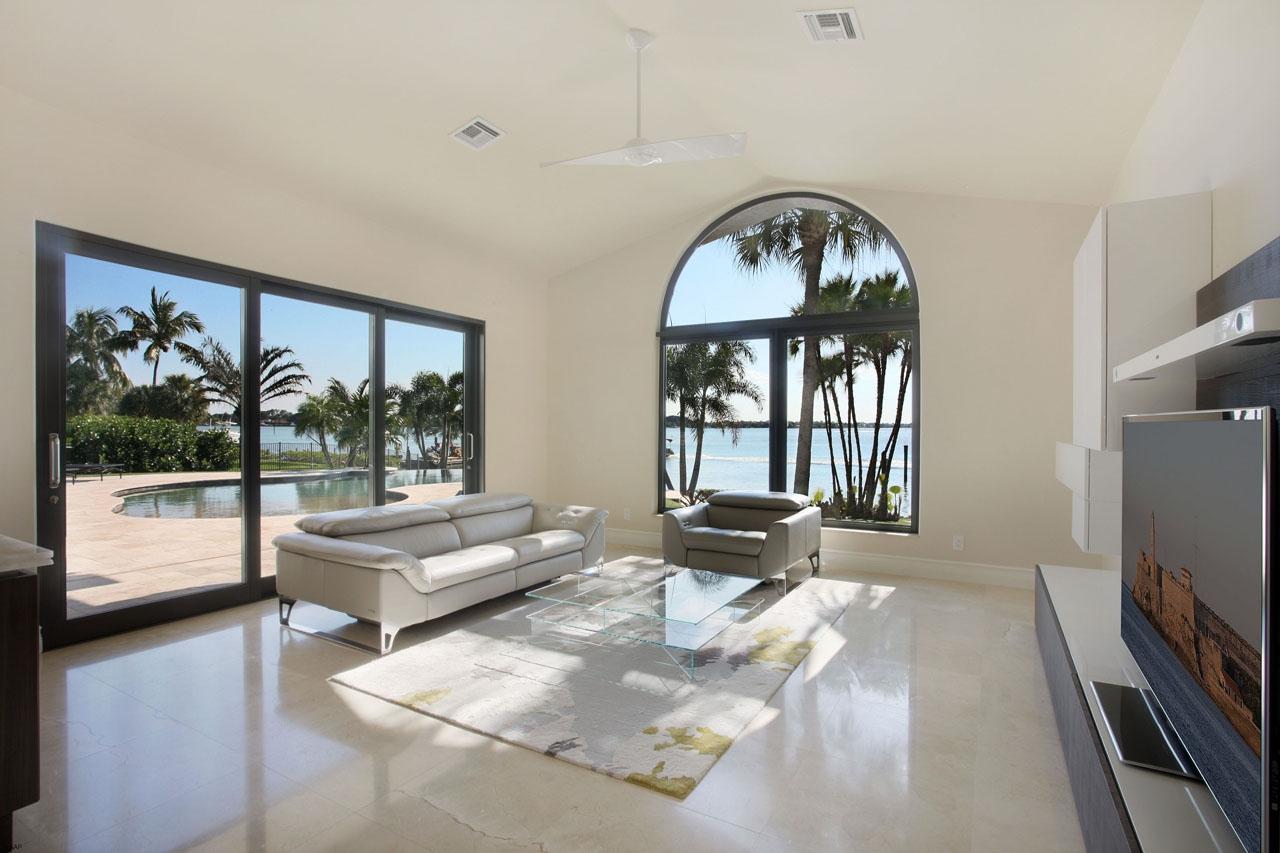 202 West Riverside Drive Jupiter, FL 33469 - Photo 15 of 39 Family Room off Kitchen