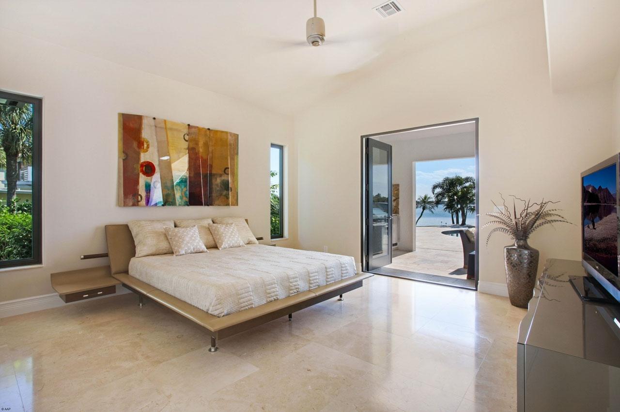 202 West Riverside Drive Jupiter, FL 33469 - Photo 18 of 39 Master Bedroom