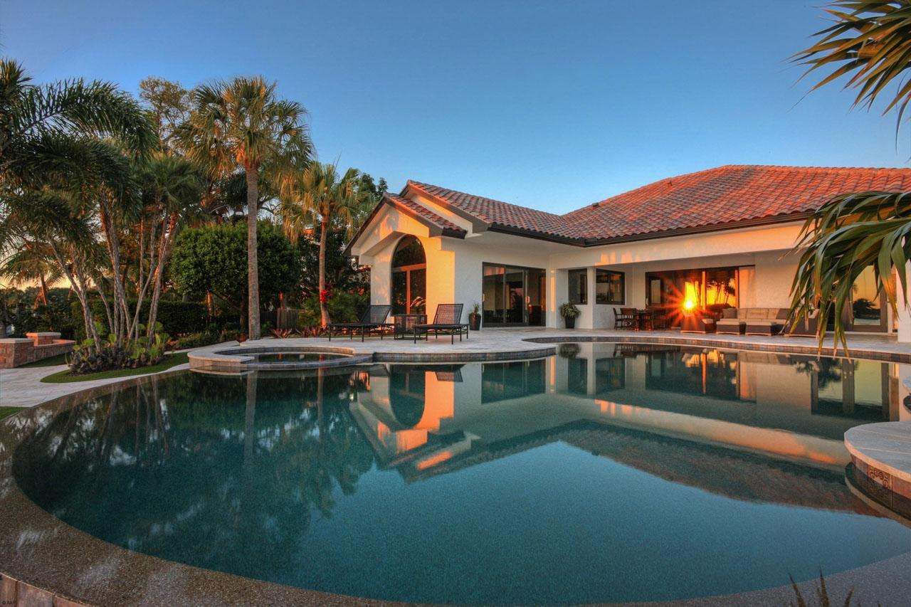 202 West Riverside Drive Jupiter, FL 33469 - Photo 4 of 39 Exterior Back Night