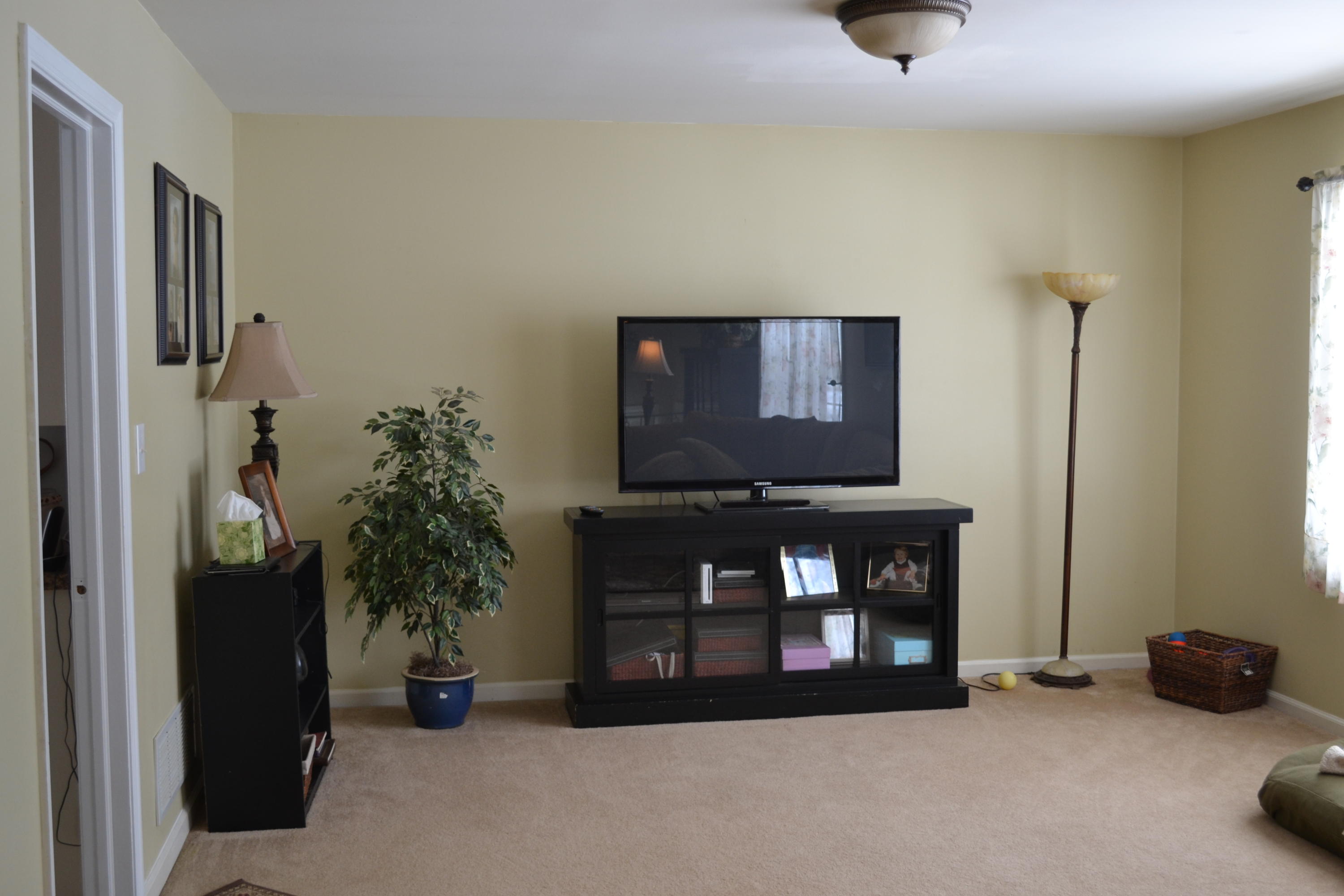 4939 Bower Road Roanoke, VA 24018 - Photo 16 of 40 Living Room
