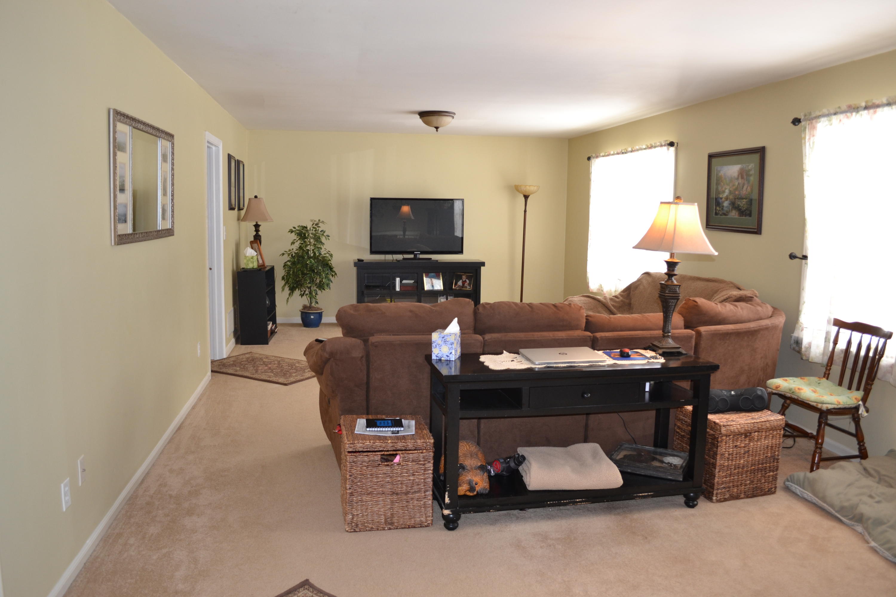4939 Bower Road Roanoke, VA 24018 - Photo 18 of 40 Living Room
