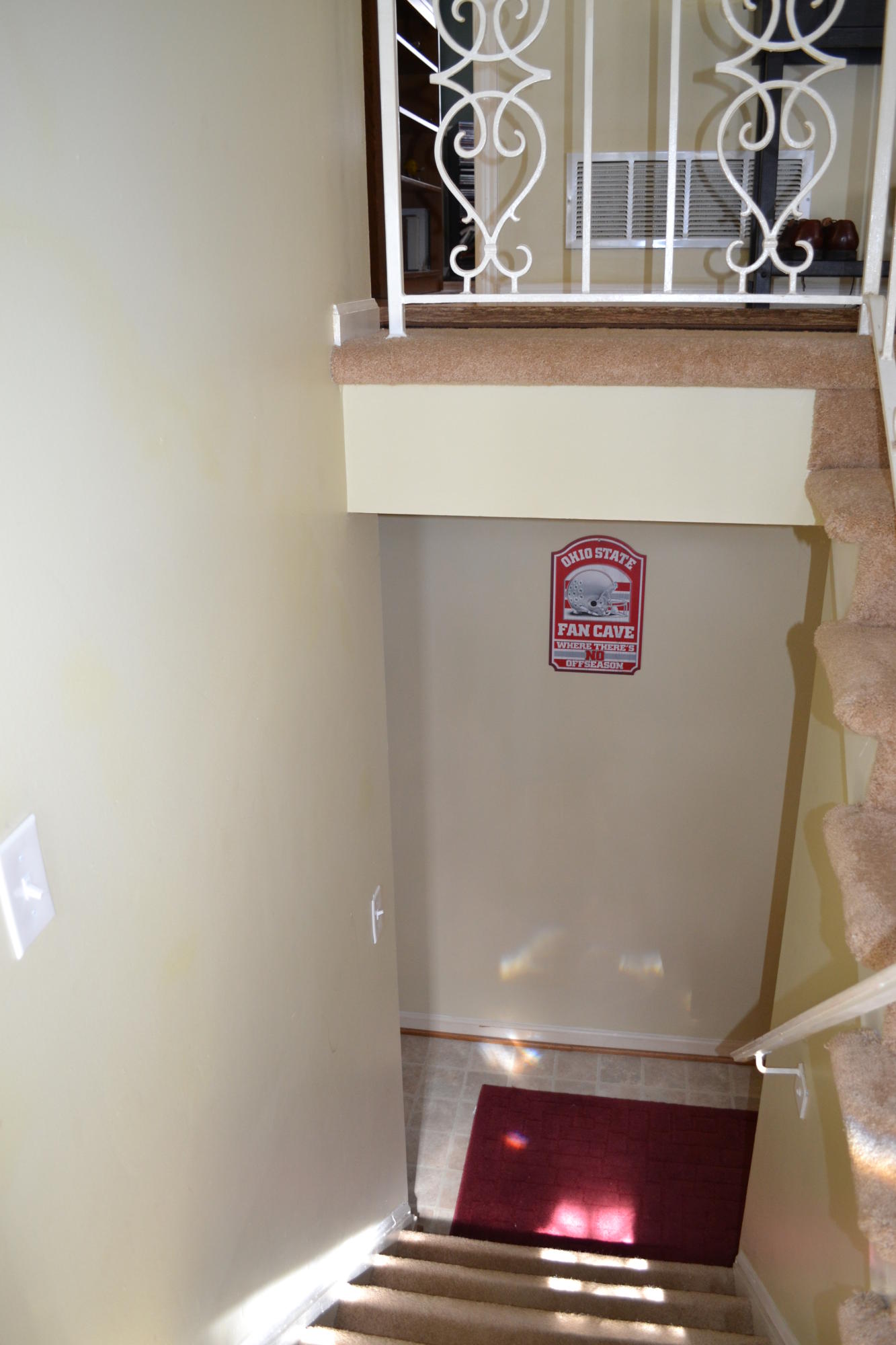 4939 Bower Road Roanoke, VA 24018 - Photo 34 of 40 Stairwell