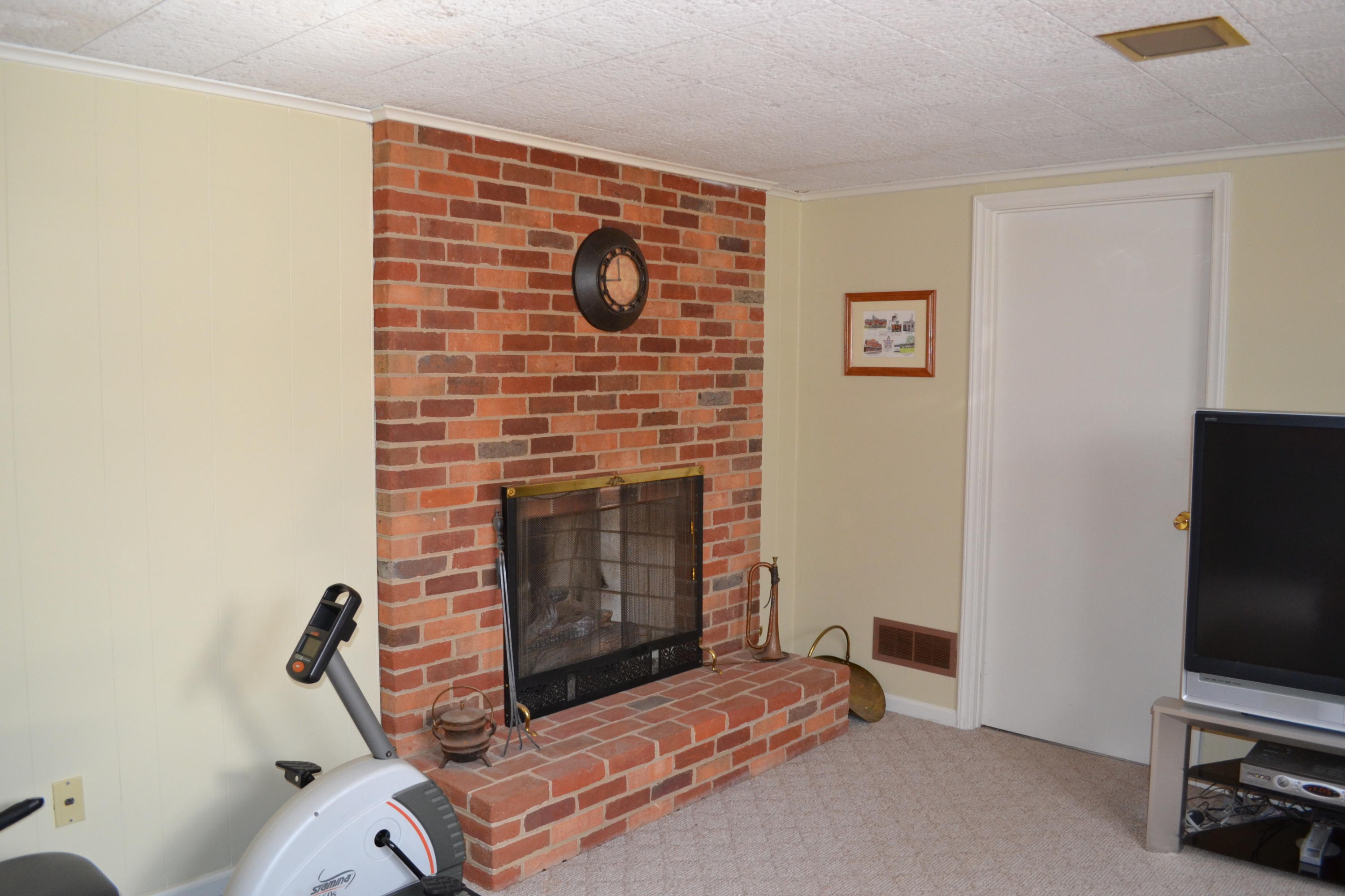 4939 Bower Road Roanoke, VA 24018 - Photo 36 of 40 Den