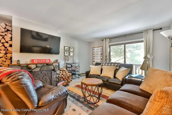 $1,700 | 76 Hunter Drive, Unit K4, Hunter, NY 12442