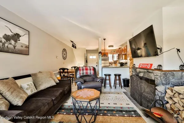 $1,700 | 76 Hunter Drive, Unit K4, Hunter, NY 12442