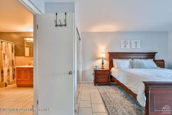 $1,700 | 76 Hunter Drive, Unit K4, Hunter, NY 12442