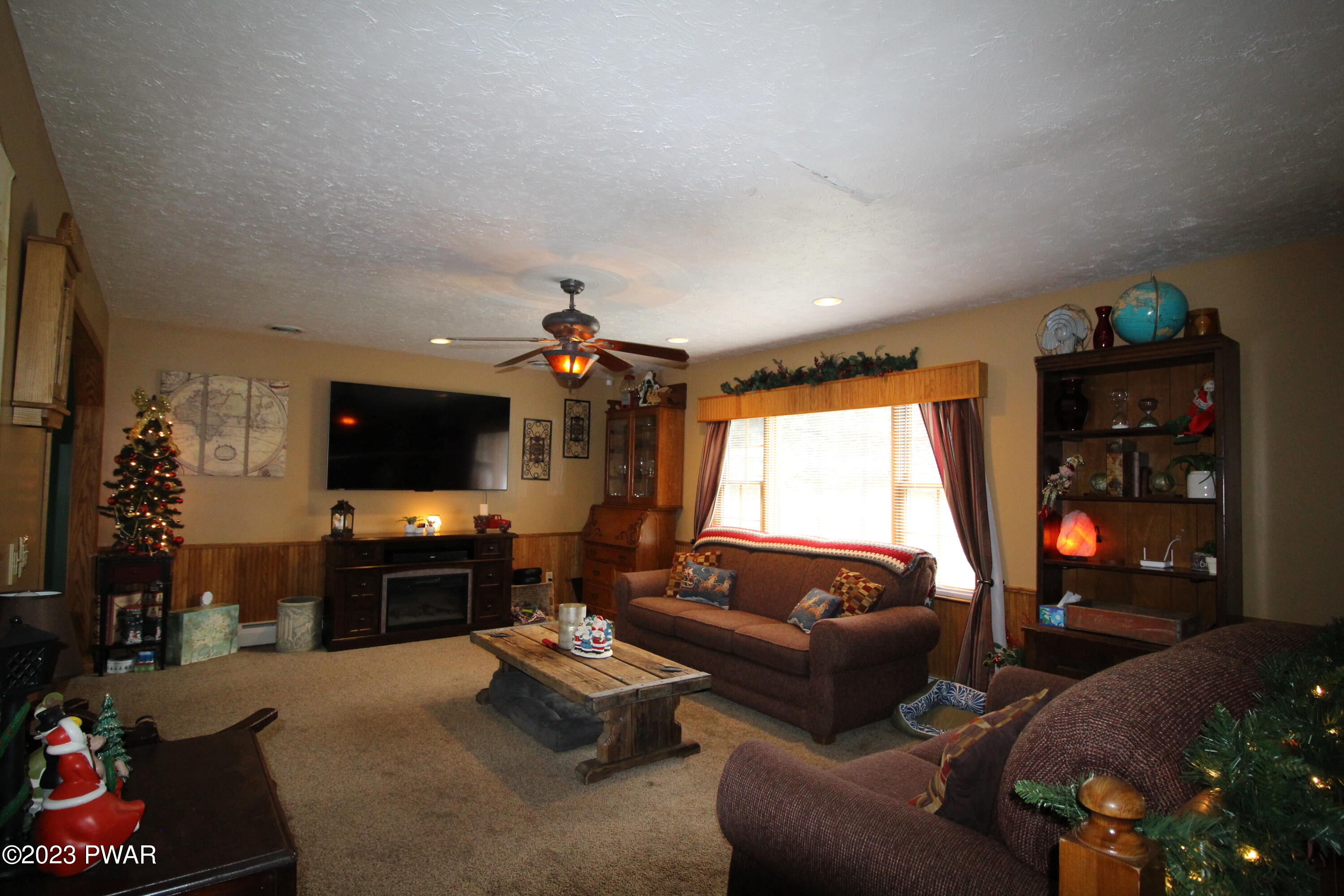 663 Spring Hill Road Moscow, PA 18444 - Photo 2 of 58 Living Room