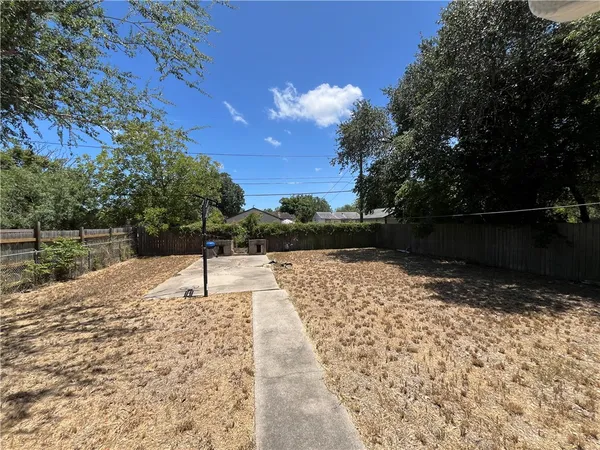 $1,300 | 4326 Cottage Street, Corpus Christi, TX 78415