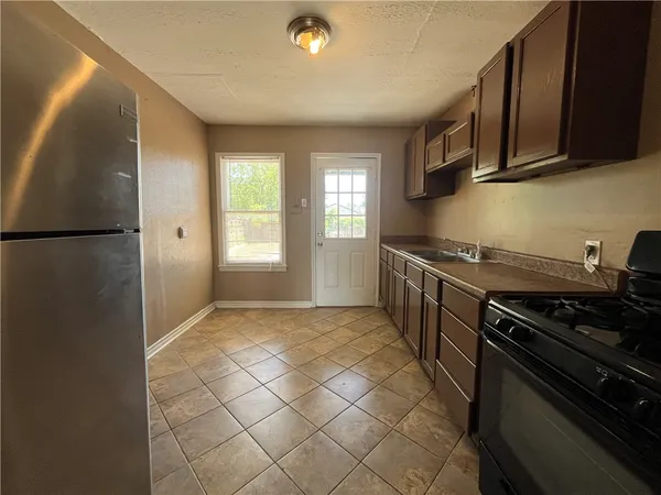 $1,300 | 4326 Cottage Street, Corpus Christi, TX 78415