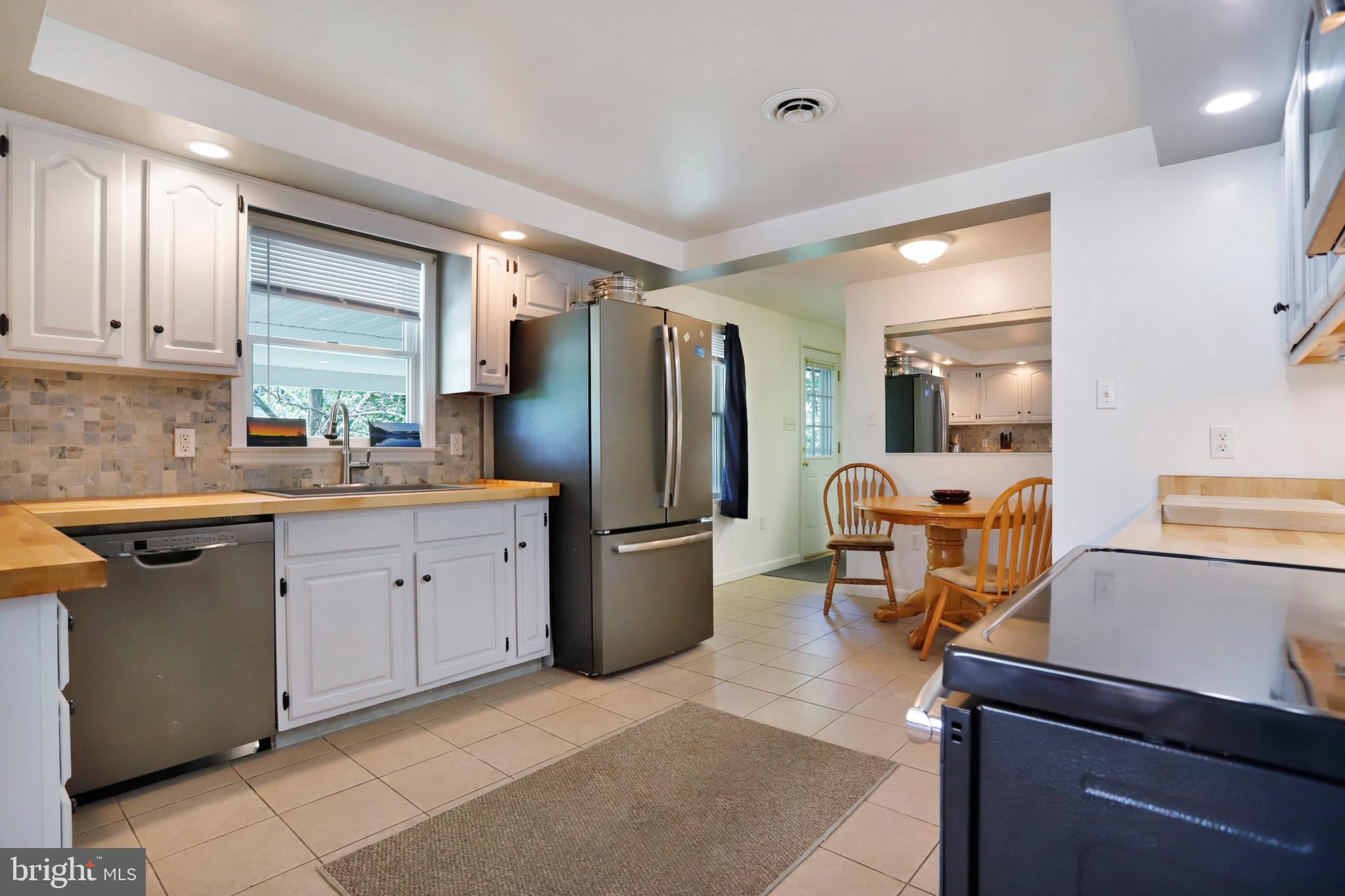 12244 Itnyre Road Smithsburg, MD 21783 - Photo 17 of 49 Newly renovated kitchen!