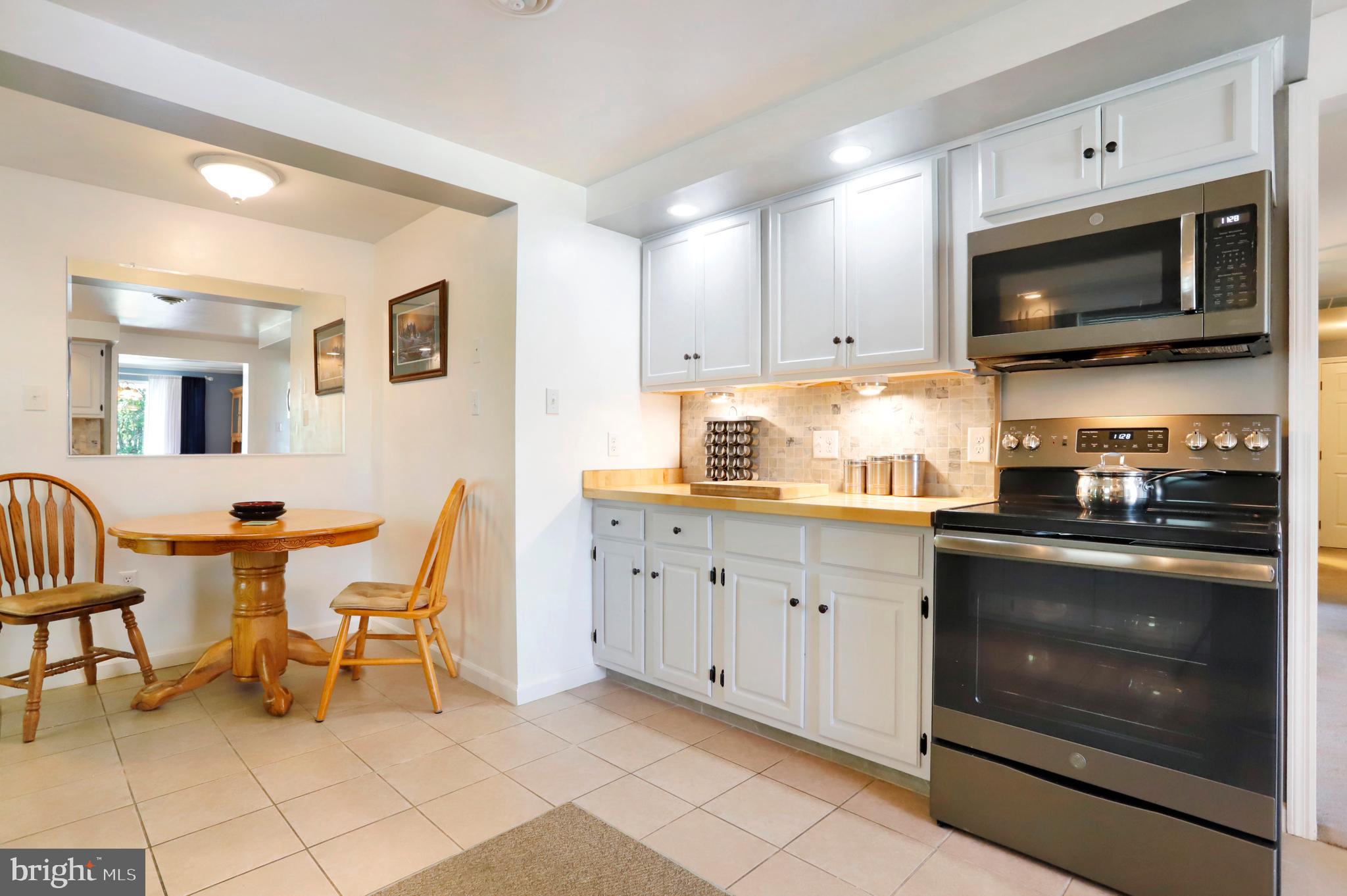 12244 Itnyre Road Smithsburg, MD 21783 - Photo 18 of 49 New appliances, counters, tile and paint!