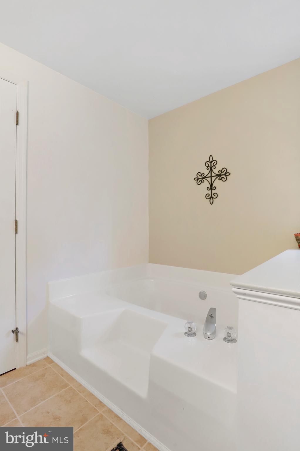 12244 Itnyre Road Smithsburg, MD 21783 - Photo 24 of 49 4 piece master bath!