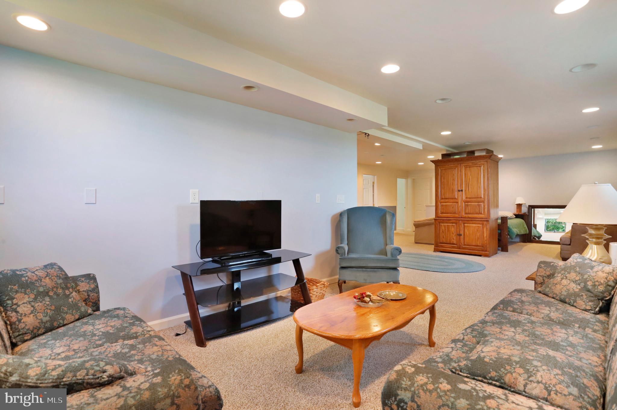 12244 Itnyre Road Smithsburg, MD 21783 - Photo 32 of 49 Such versatile space