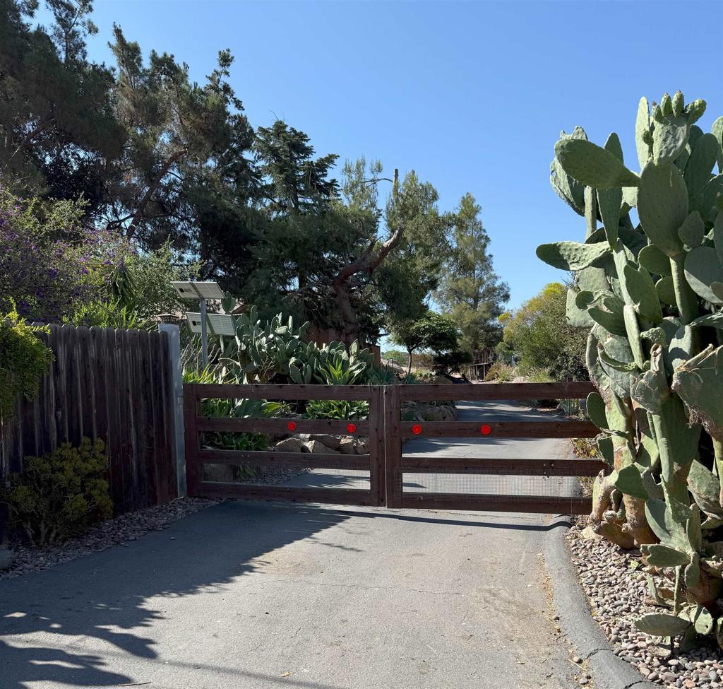 12993 Old Barona Road Lakeside, CA 92040 - Photo 4 of 48 a backyard of a house with lots of green space