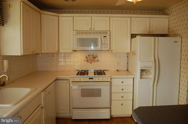 1407 East Joppa Road Baltimore, MD 21286 - Photo 6 of 9 Kitchen