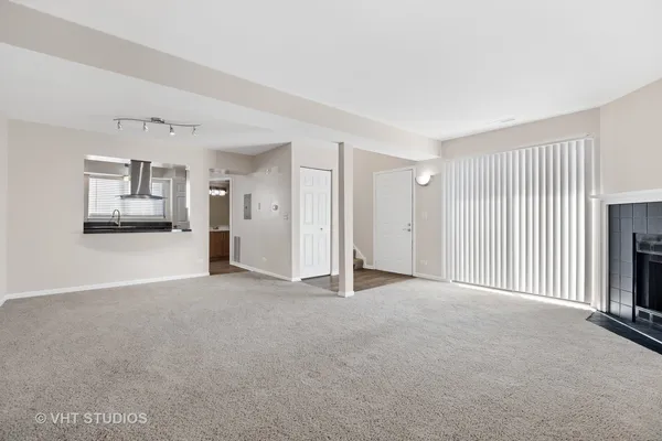 $2,049 | 1607 Westminster Drive, Unit 101, Naperville, IL 60563