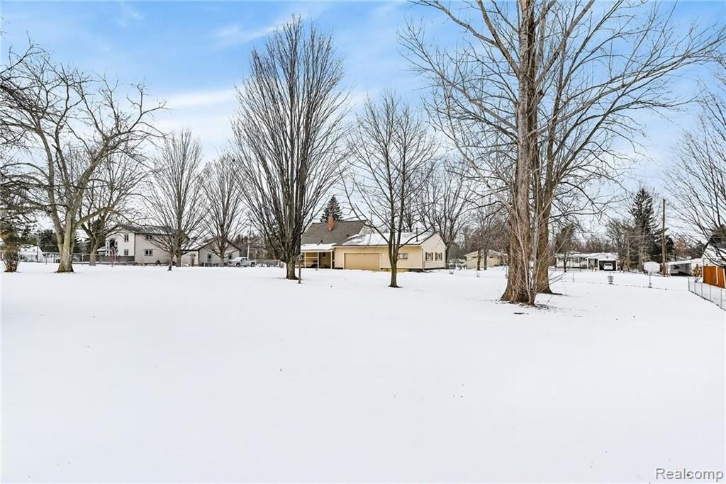 112 East River Road Flushing, MI 48433 - Photo 24 of 35