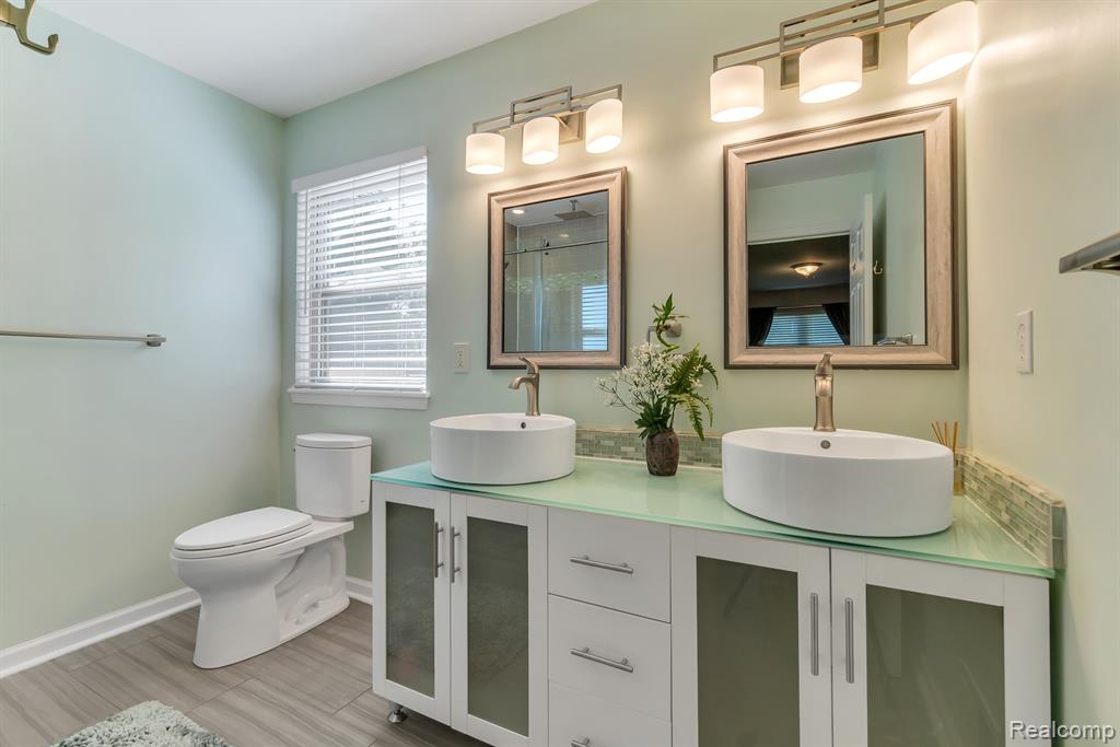 8246 Kimble Drive Pinckney, MI 48169 - Photo 16 of 45